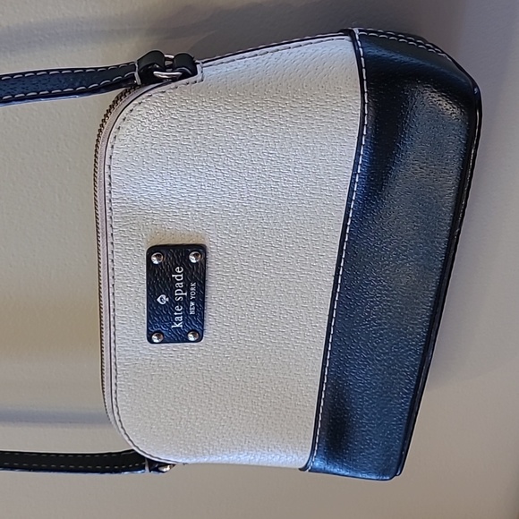 KATE SPADE Wellesley Hanna Leather Shoulder/Crossbody Bag - Picture 4 of 15